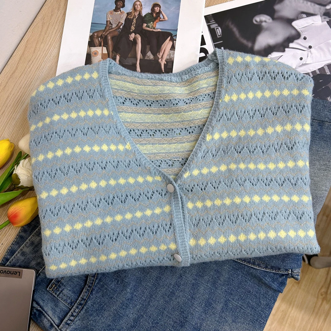 026蓝色镂空V领单排扣针织小开衫女早春季日系清新毛衣外搭