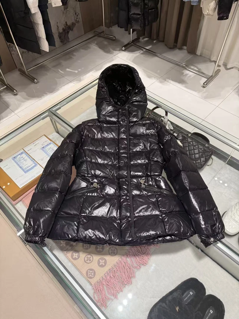 25新款 冬季女款小蛮腰三色休闲百搭显瘦羽绒服C02