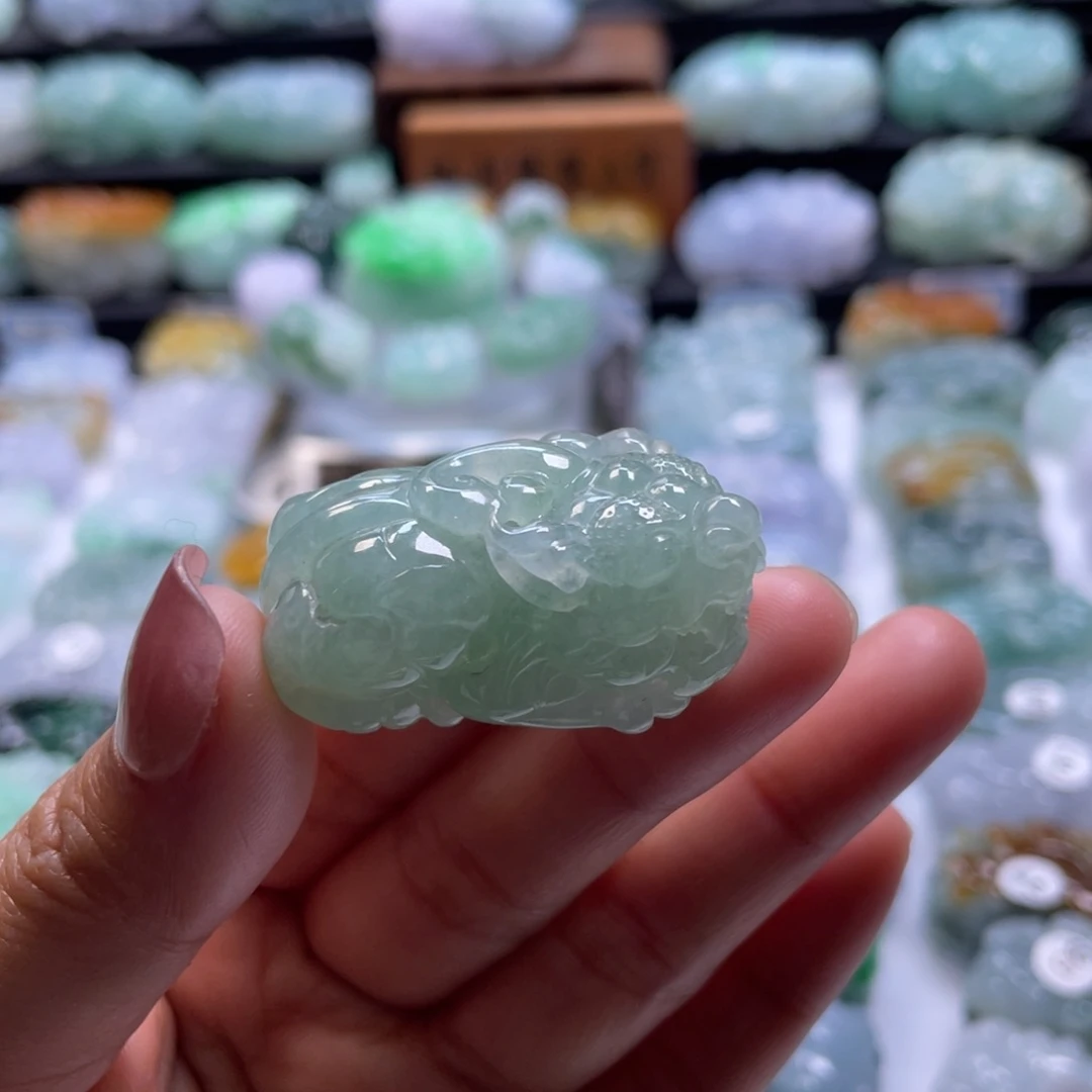 翡翠颈饰未镶嵌貔貅