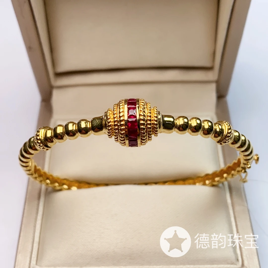 18K金镶嵌红宝石手镯