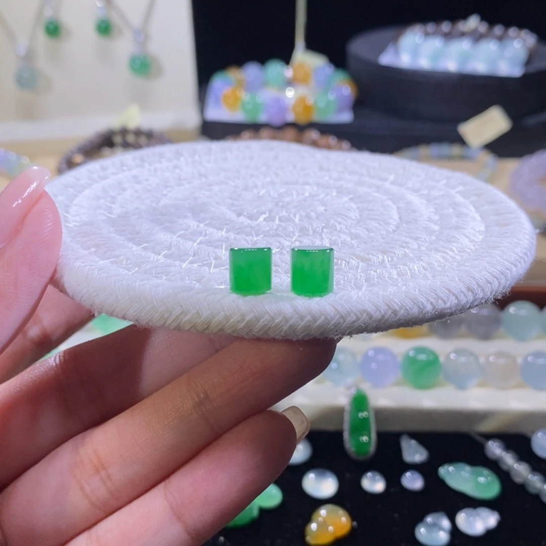 翡翠未镶嵌颈饰满绿桶珠一对