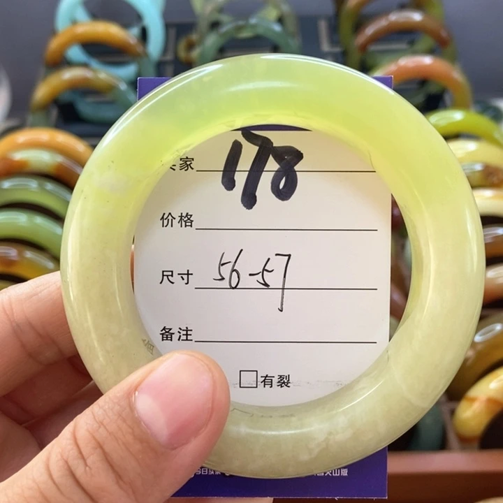 蛇纹石玉手镯未镶嵌