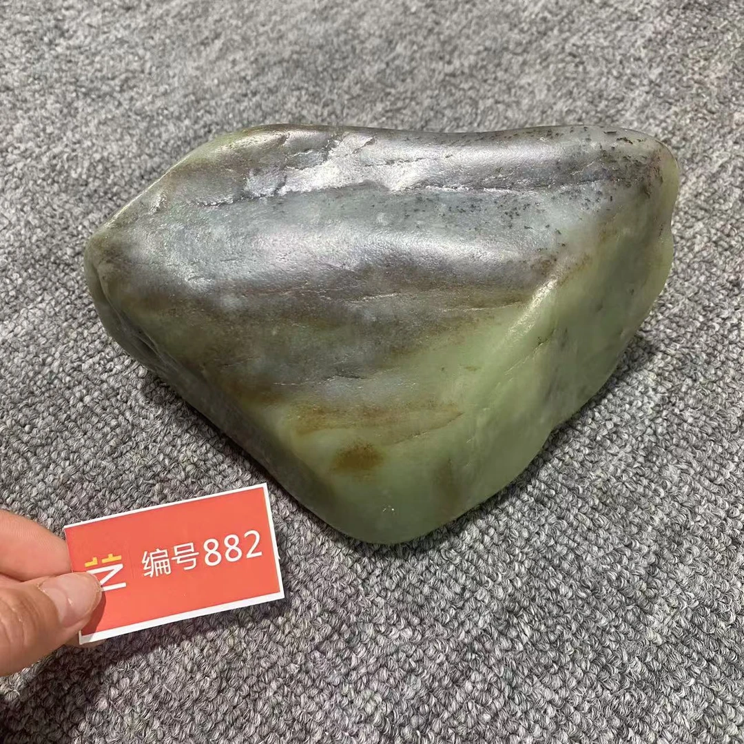 新疆玉料原石发一件编号882