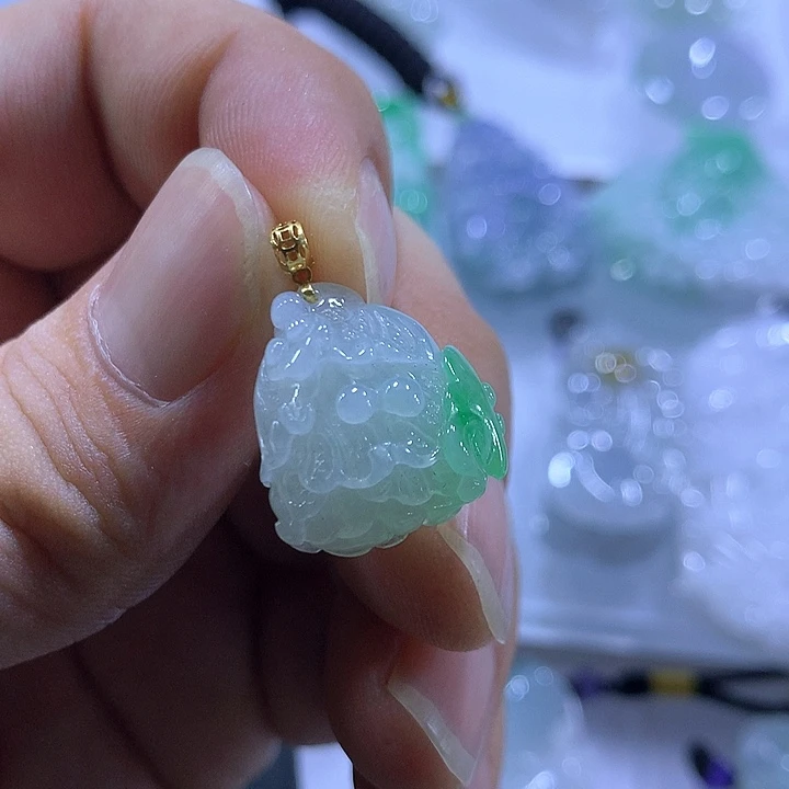 翡翠18K金镶嵌颈饰天然翡翠A货吊坠