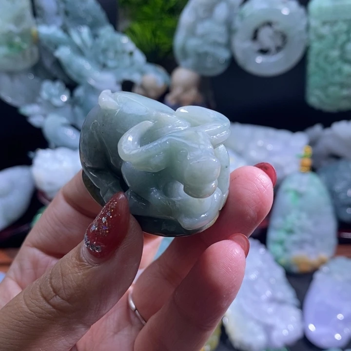 【闪购商品】颈饰未镶嵌翡翠牛