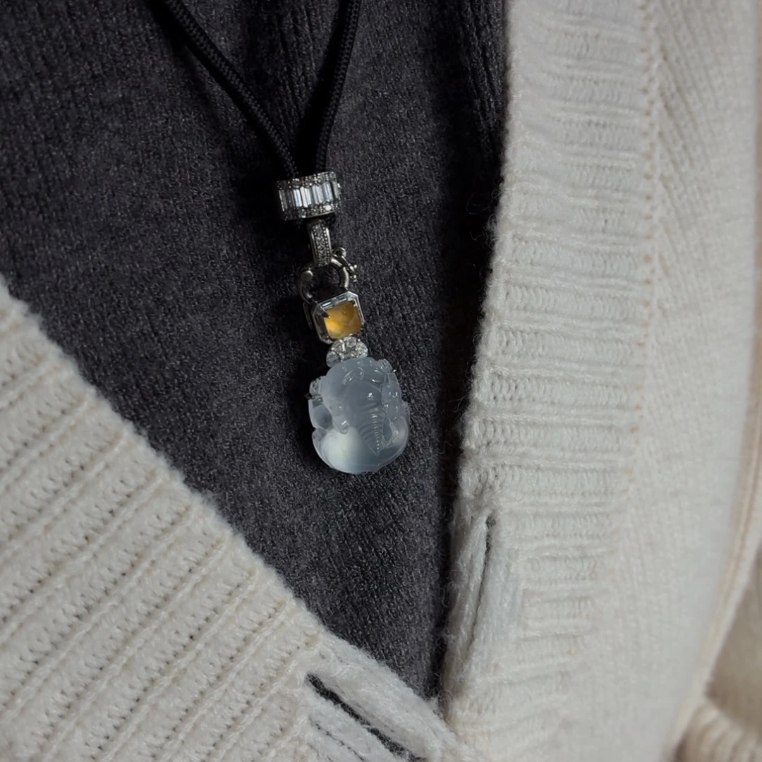 翡翠18K金镶嵌颈饰貔貅