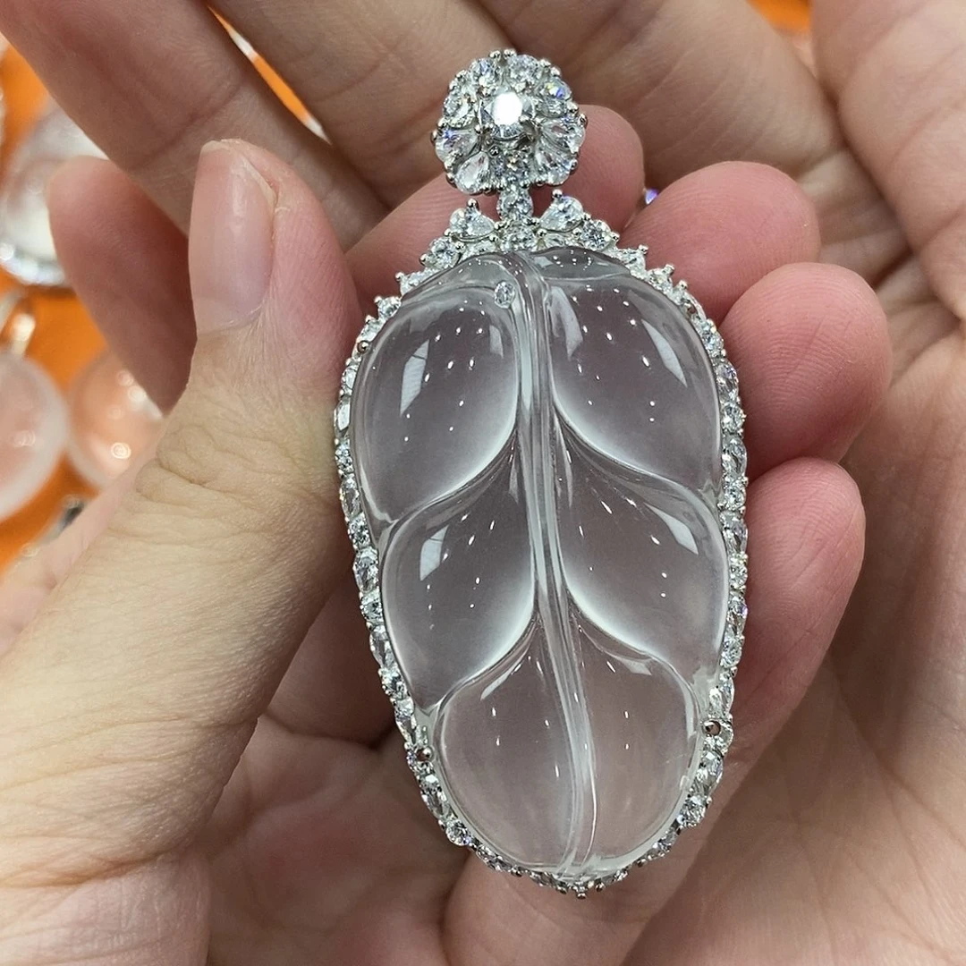看***晨银S925镶嵌吊坠石英质玉
