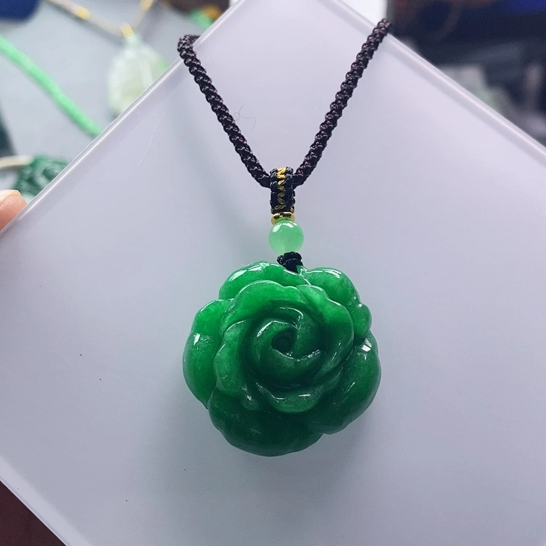 翡翠未镶嵌吊坠(赠链)