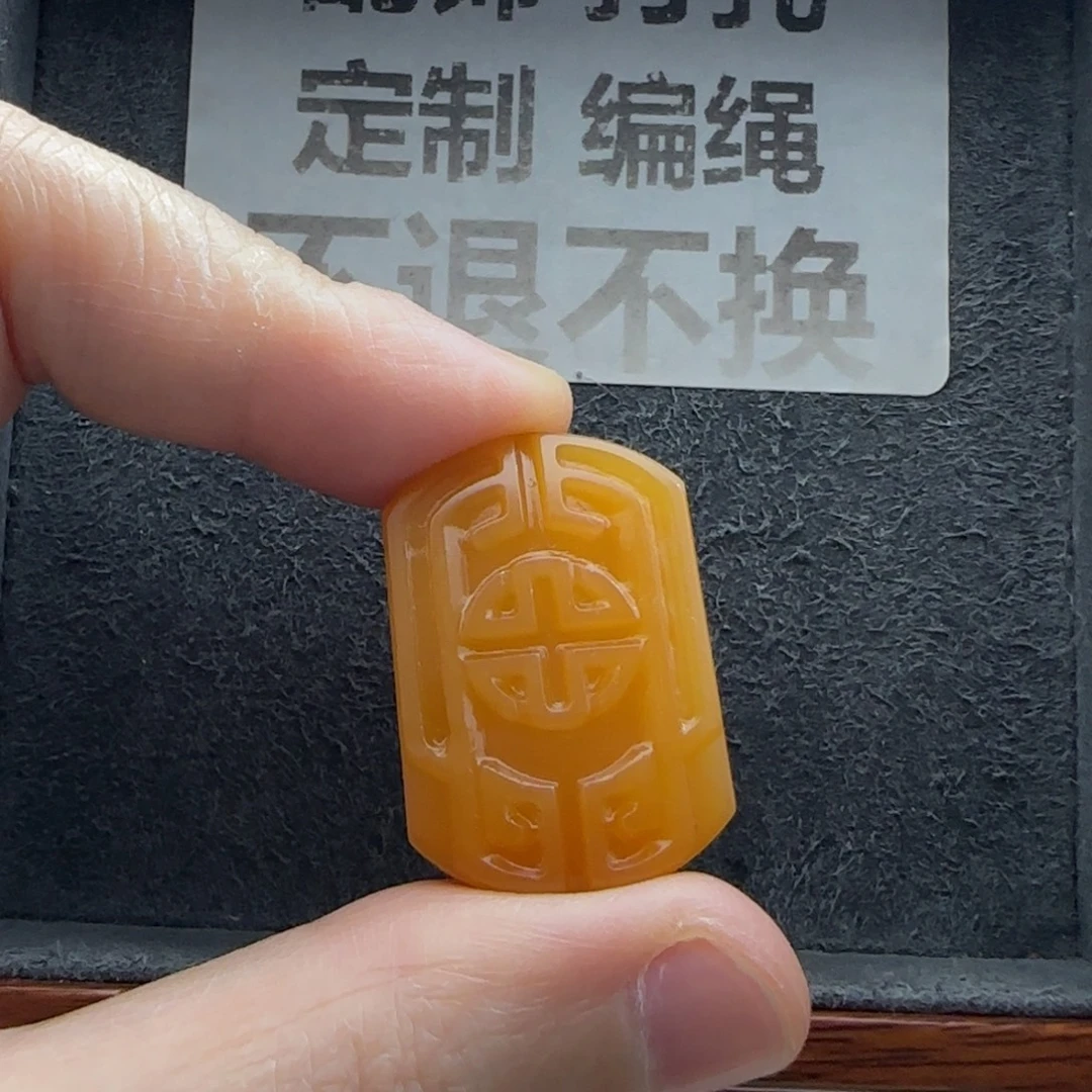未镶嵌配饰石英质玉（缅黄）