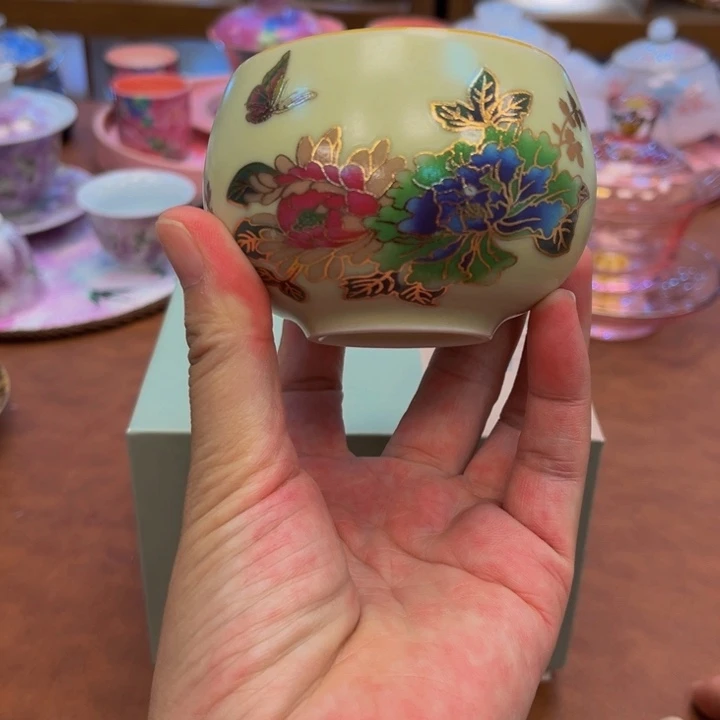 瓷片花花绿绿地在火山直播