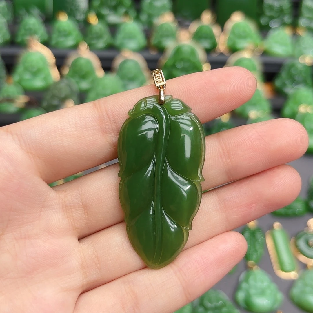 和田玉（碧玉）18K金镶嵌颈饰安****。