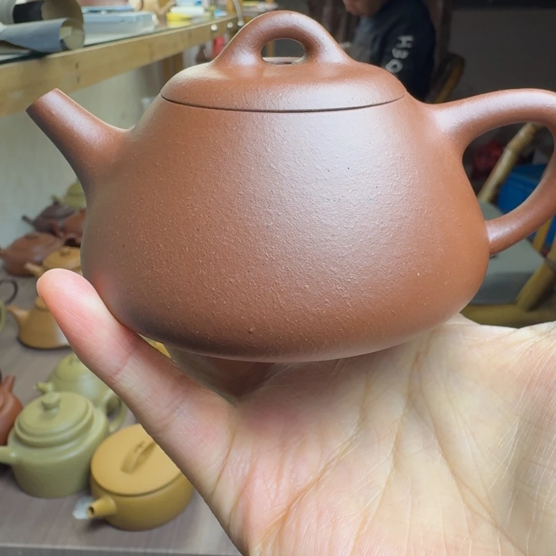 啊***嘚茶壶紫砂紫泥子也150容量左右