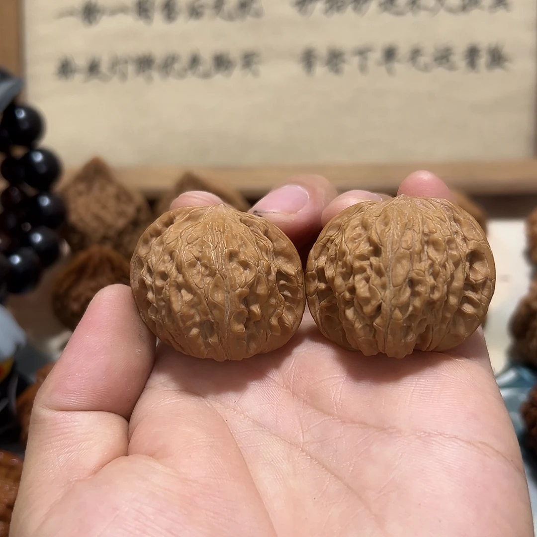 67号文玩核桃40尺山地磨红皮