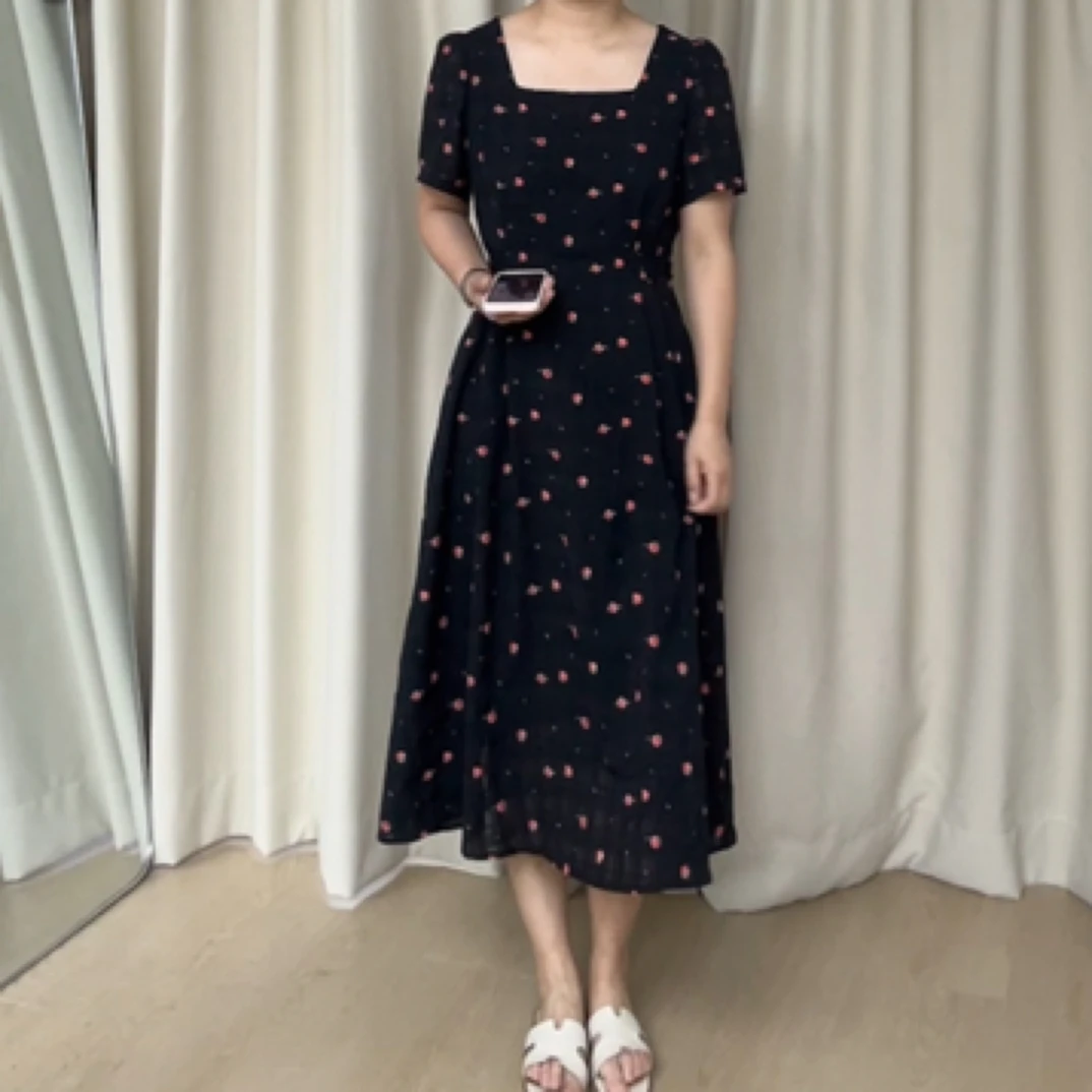 夏日方领短袖收腰大摆气质温婉大气连衣裙