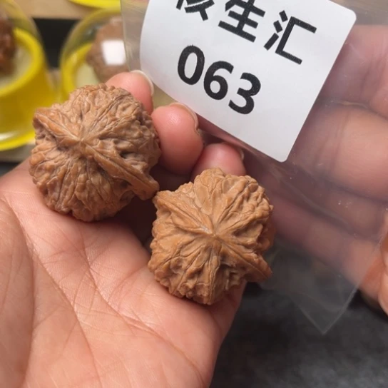 文玩核桃吊坠靠山王36