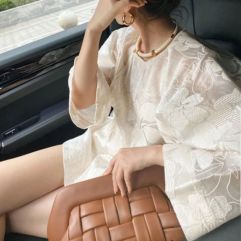 设计感小众国风复古文艺盘扣衬衫女薄款泡泡袖高级遮肉衬衣新款