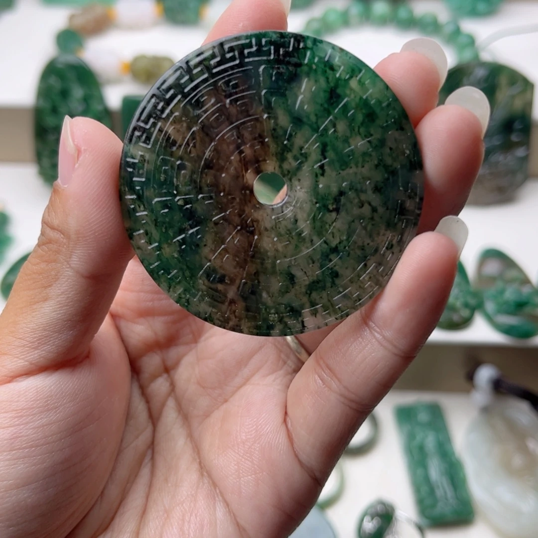 独山玉未镶嵌挂件