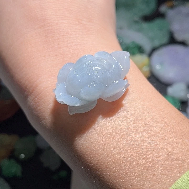颈饰未镶嵌翡翠，
