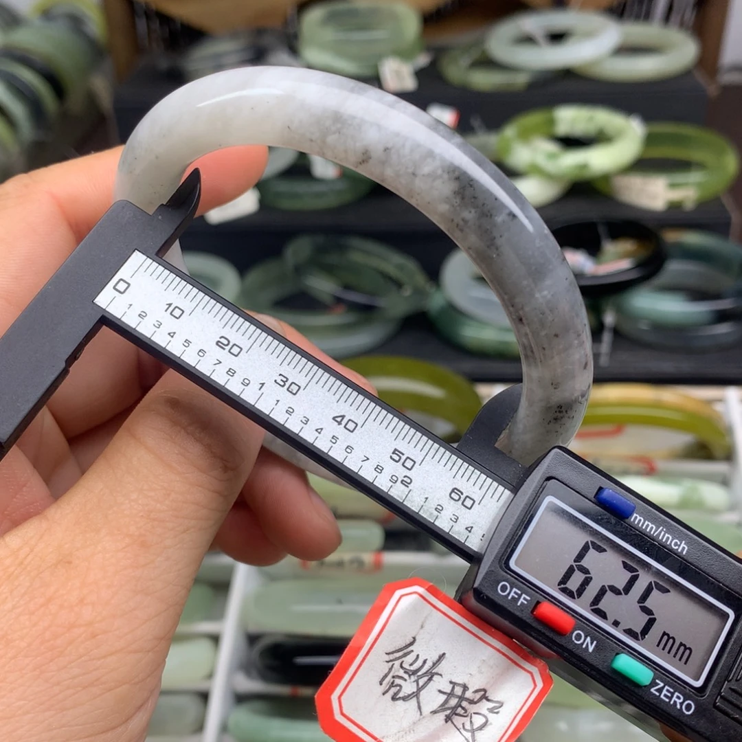 蛇纹石玉未镶嵌手镯1027