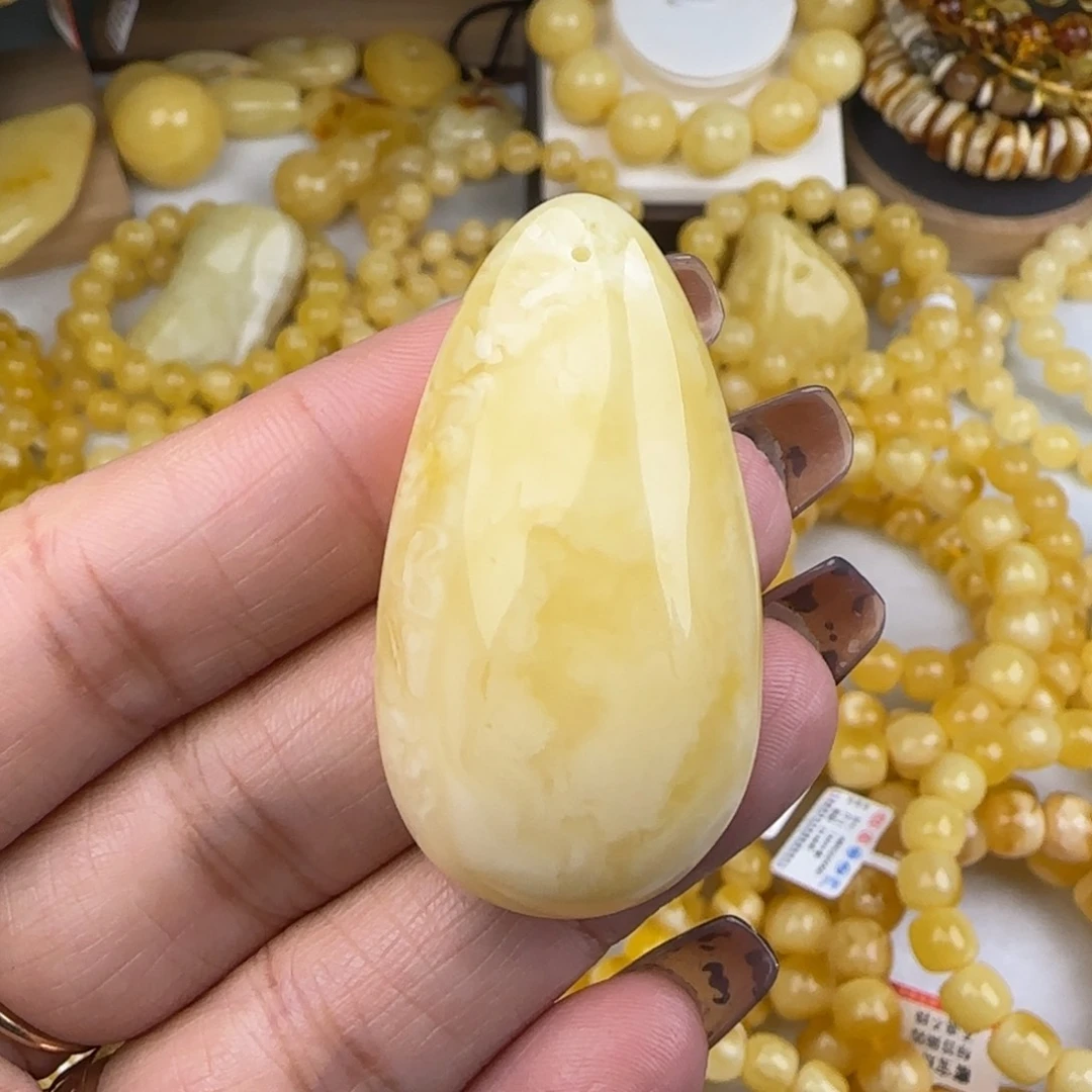 蜜蜡颈饰未镶嵌白妖花水滴吊坠