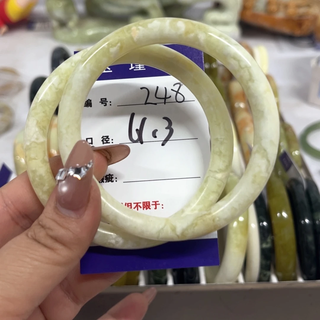 蛇纹石玉手镯未镶嵌