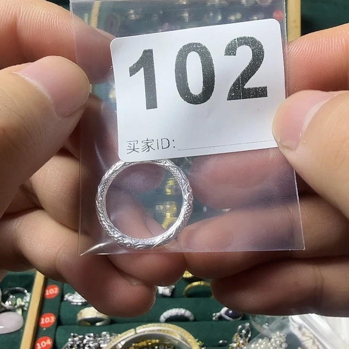 A***A石英质玉足银镶嵌颈饰