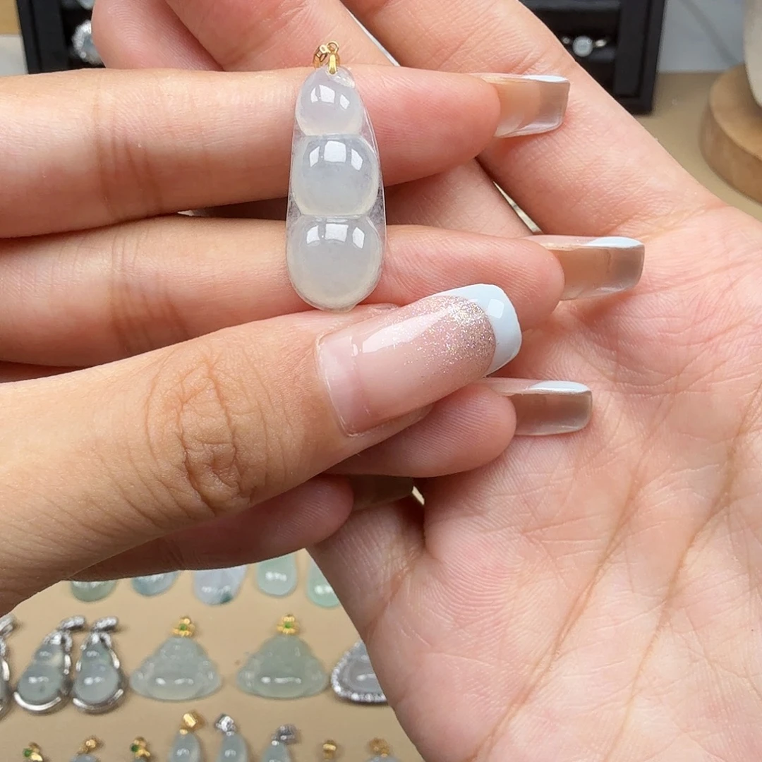 颈饰18K金镶嵌翡翠