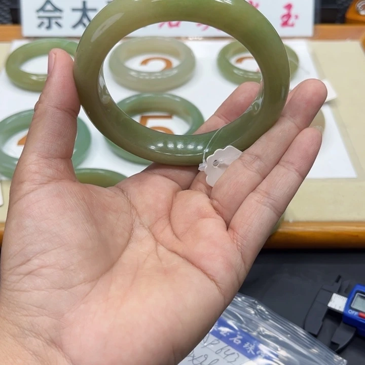 未镶嵌手镯石英质玉用****7