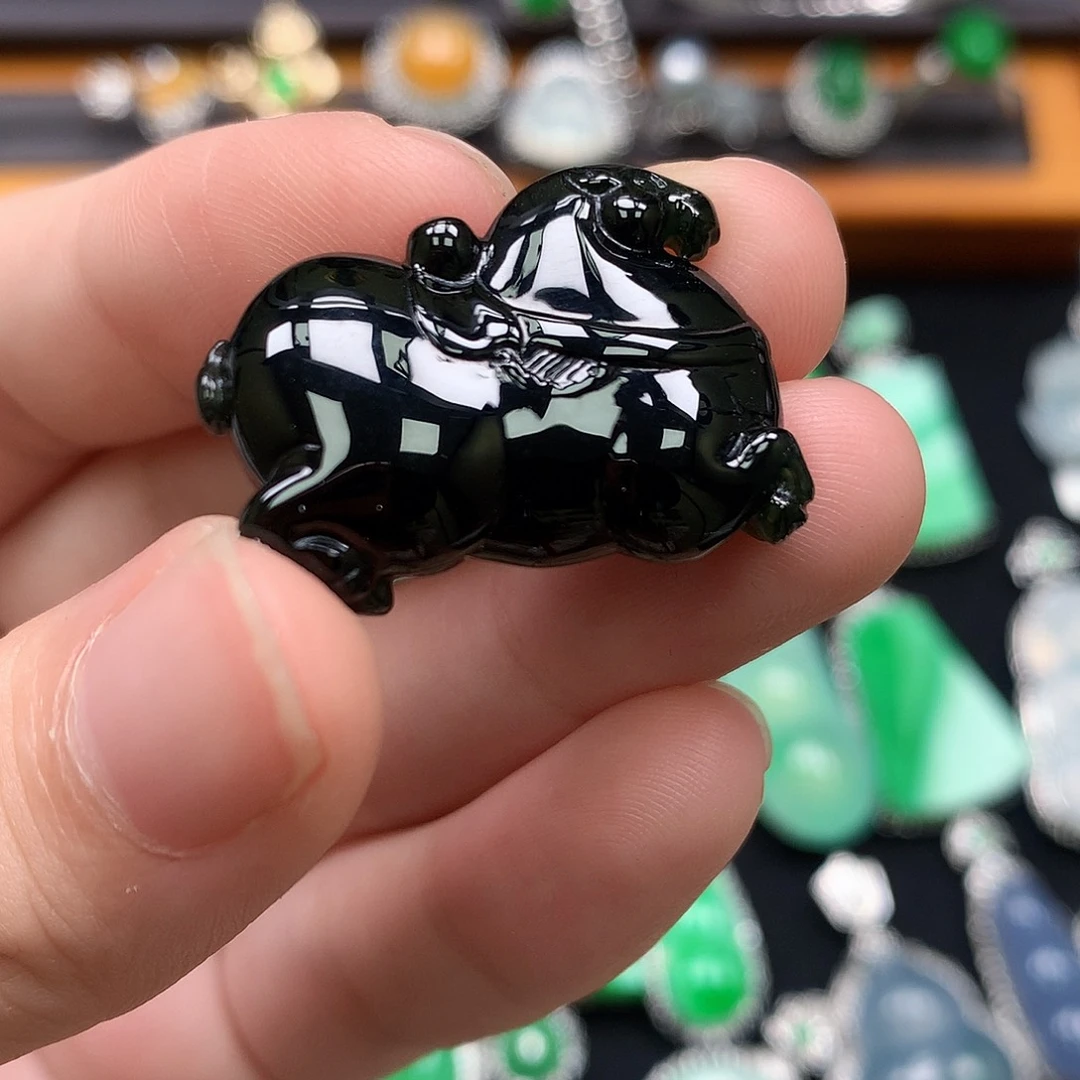 颈饰未镶嵌翡翠唐马