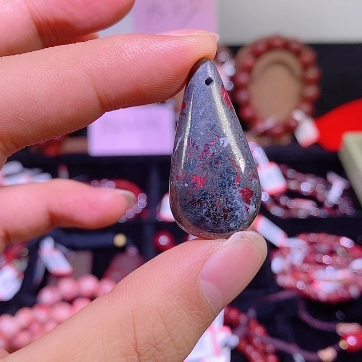 天然辰砂纯天然朱砂原石吊坠