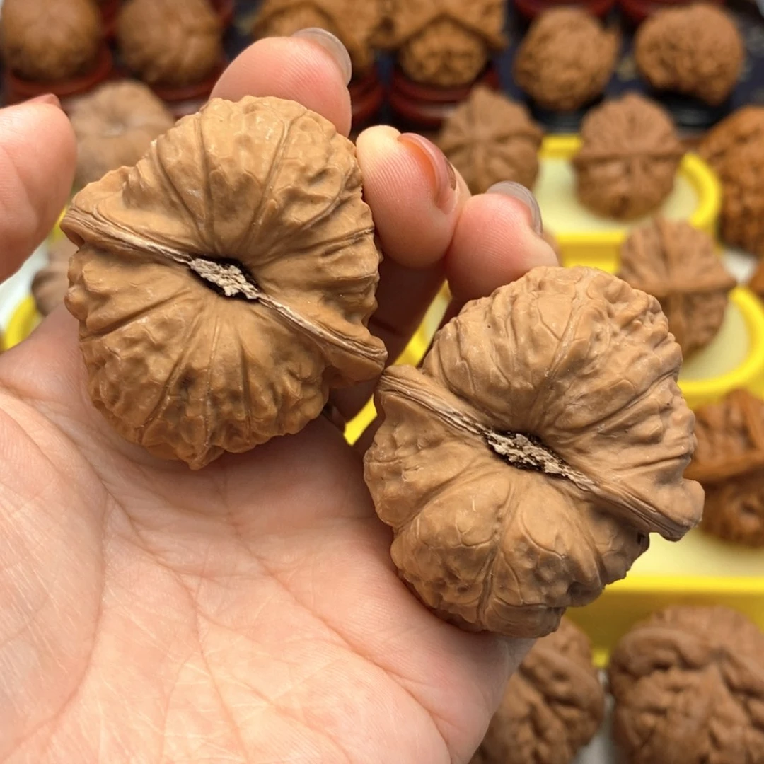 【闪购商品】文玩核桃把件边43肚46凹底南瓜墩