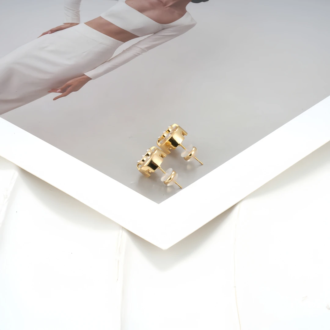 铜合金锆石耳饰 耳环小m字母耳环