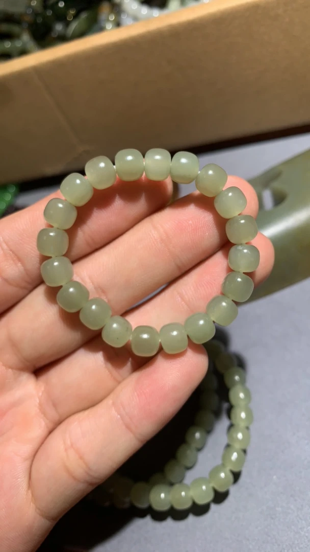 新疆和田玉精工单圈手串