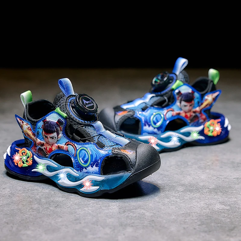 哪吒之魔童闹海男童凉鞋2025新款夏季儿童发光亮灯凉拖男孩包头鞋