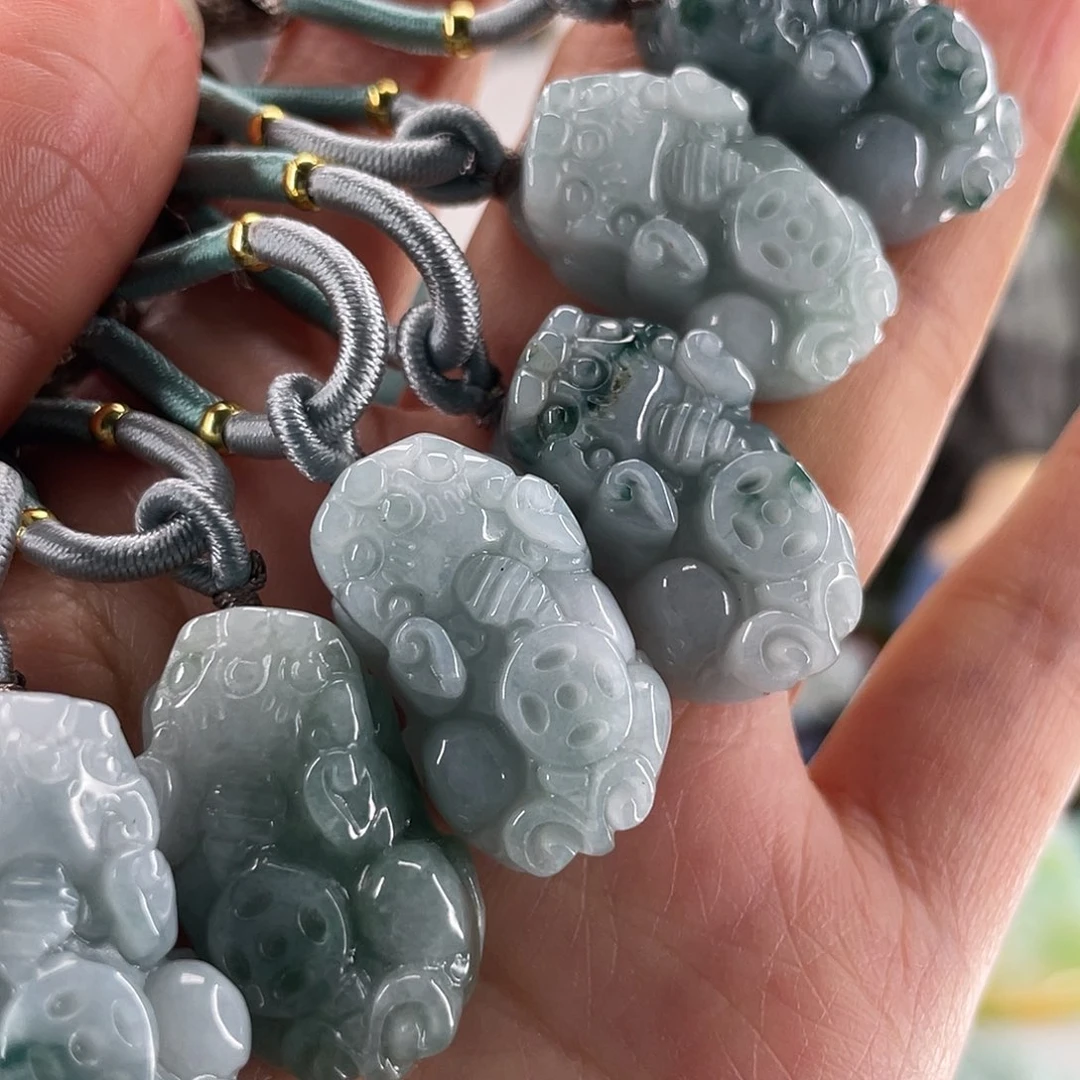 翡翠颈饰未镶嵌貔貅随机发其中一件