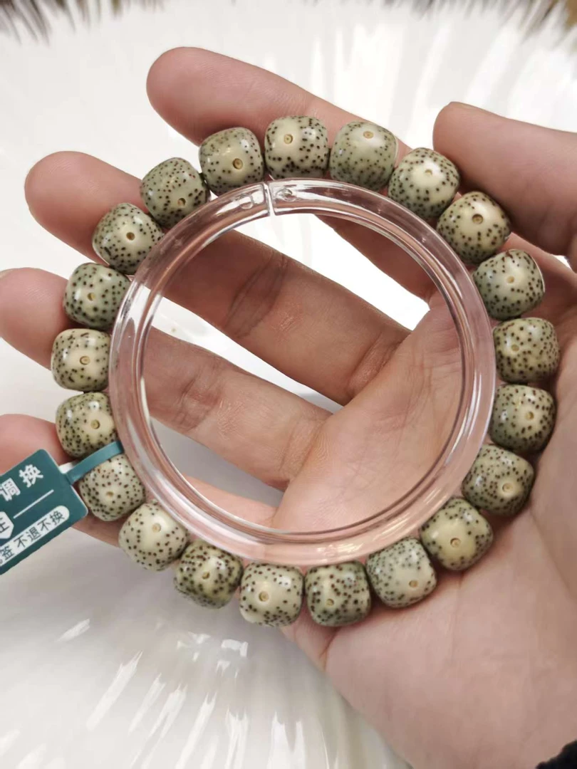 星月菩提10*9mm绿幽灵