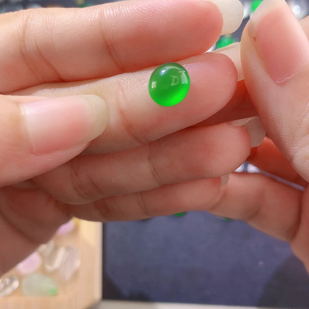 【闪购商品】颈饰未镶嵌翡翠木那绿蛋强推