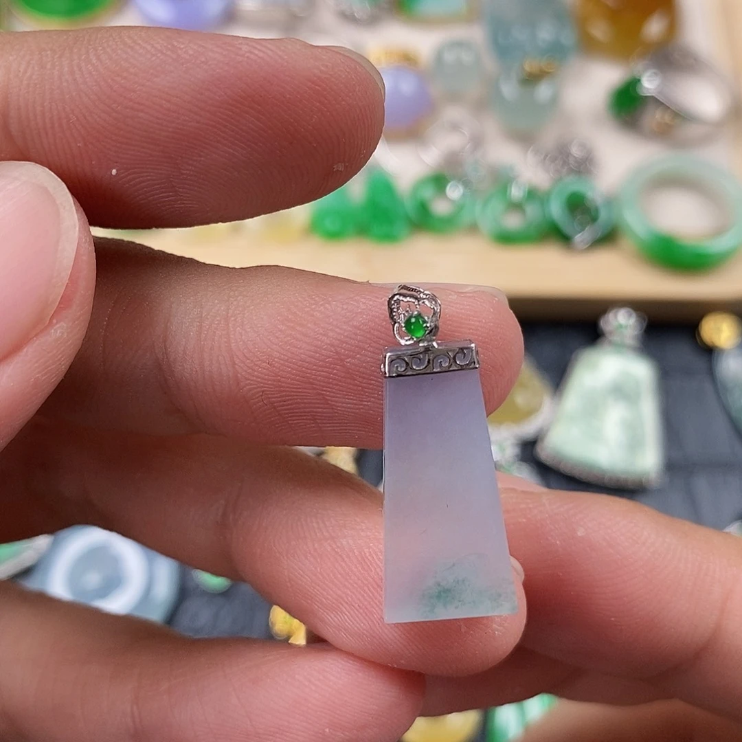 翡翠18K金镶嵌颈饰翡翠