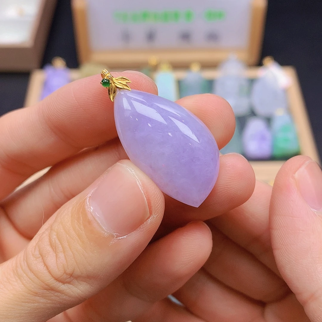 翡翠18K金镶嵌颈饰翡翠