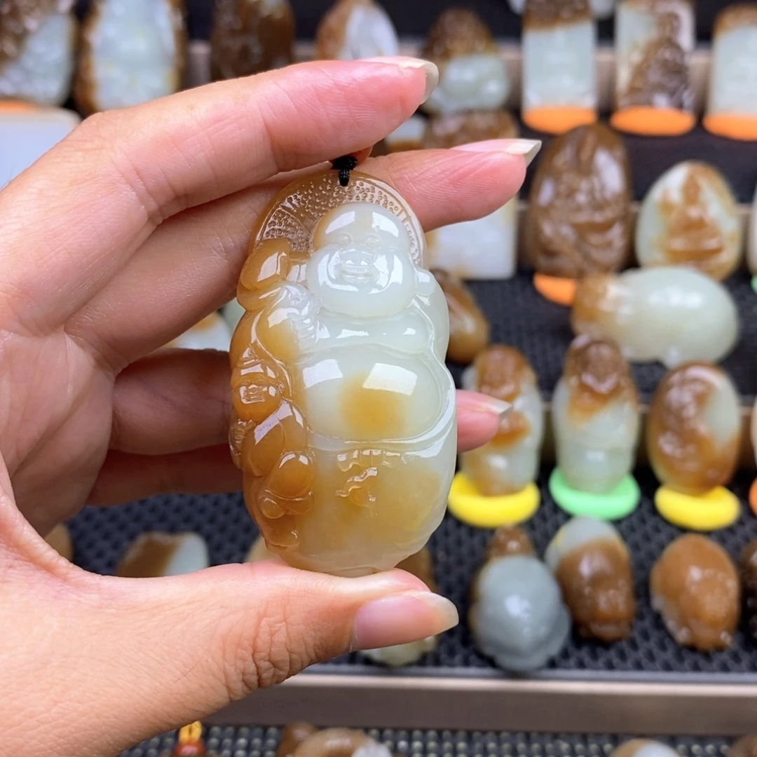 大***）颈饰未镶嵌和田玉