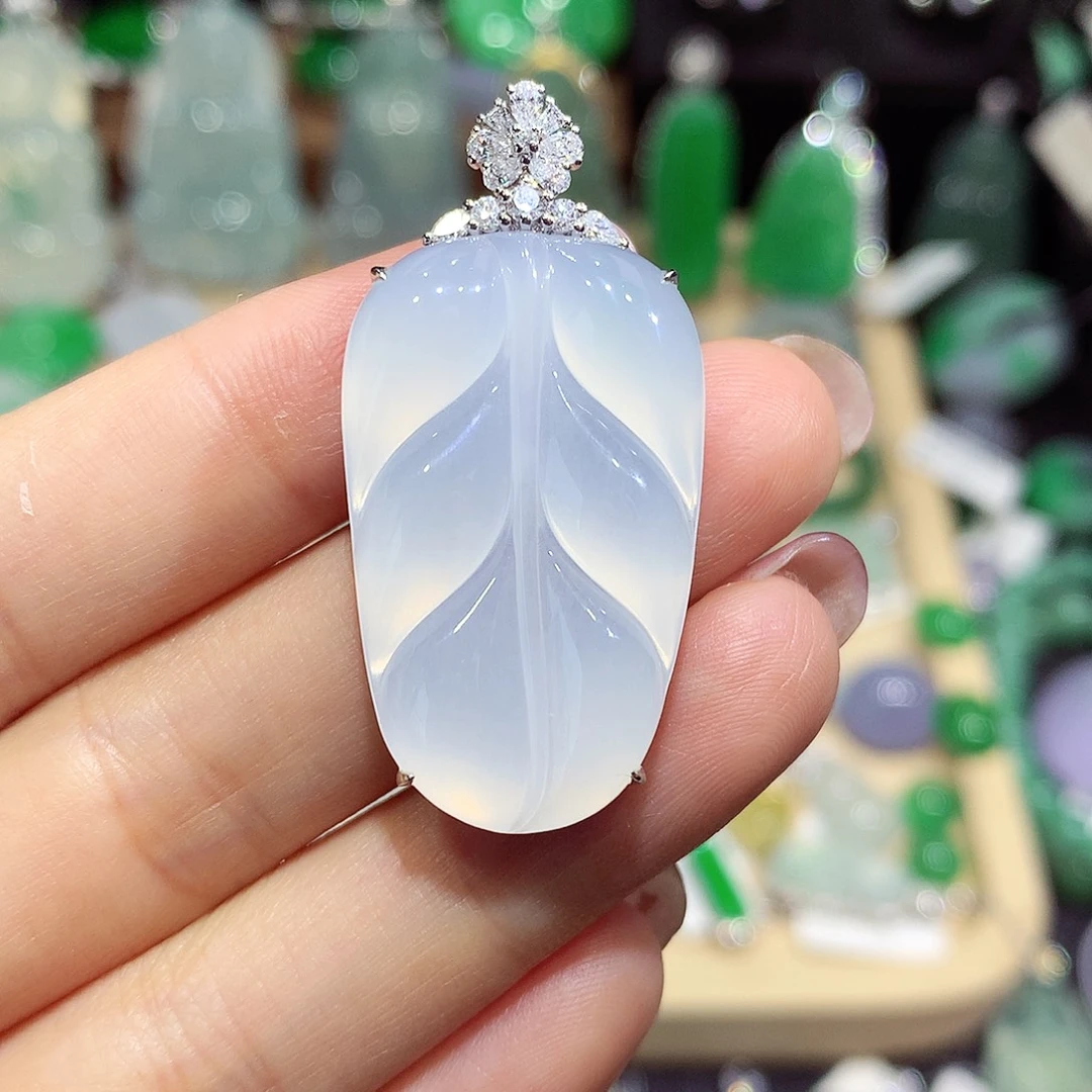 颈饰18K金镶嵌翡翠叶子