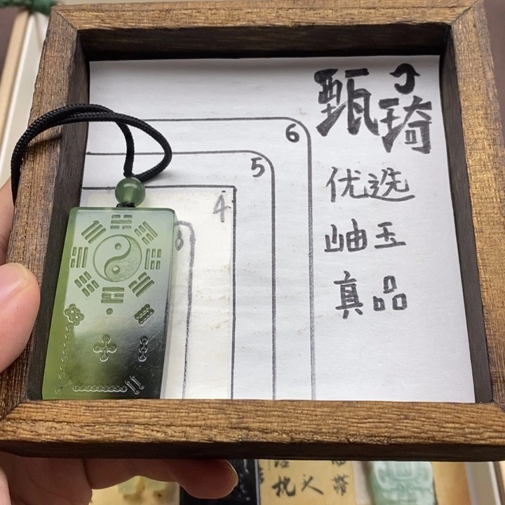 未镶嵌蛇纹石玉颈饰鑫*