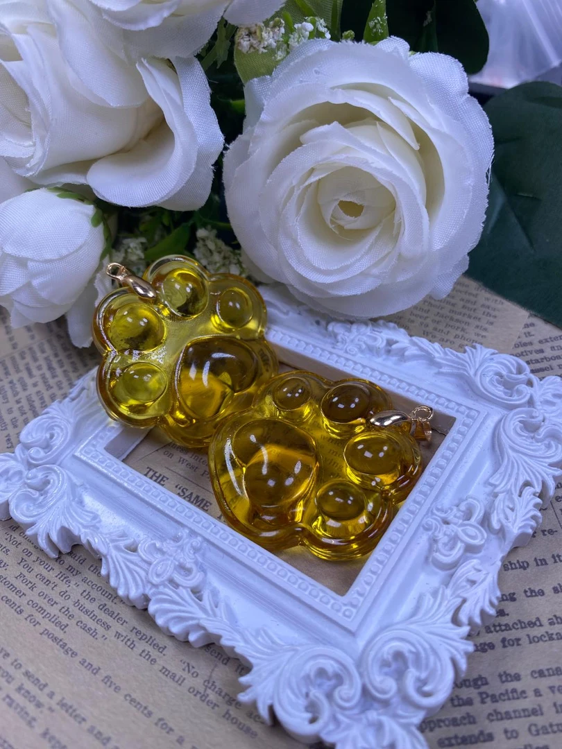 黄色猫爪吊坠（配扣头）发一个L149