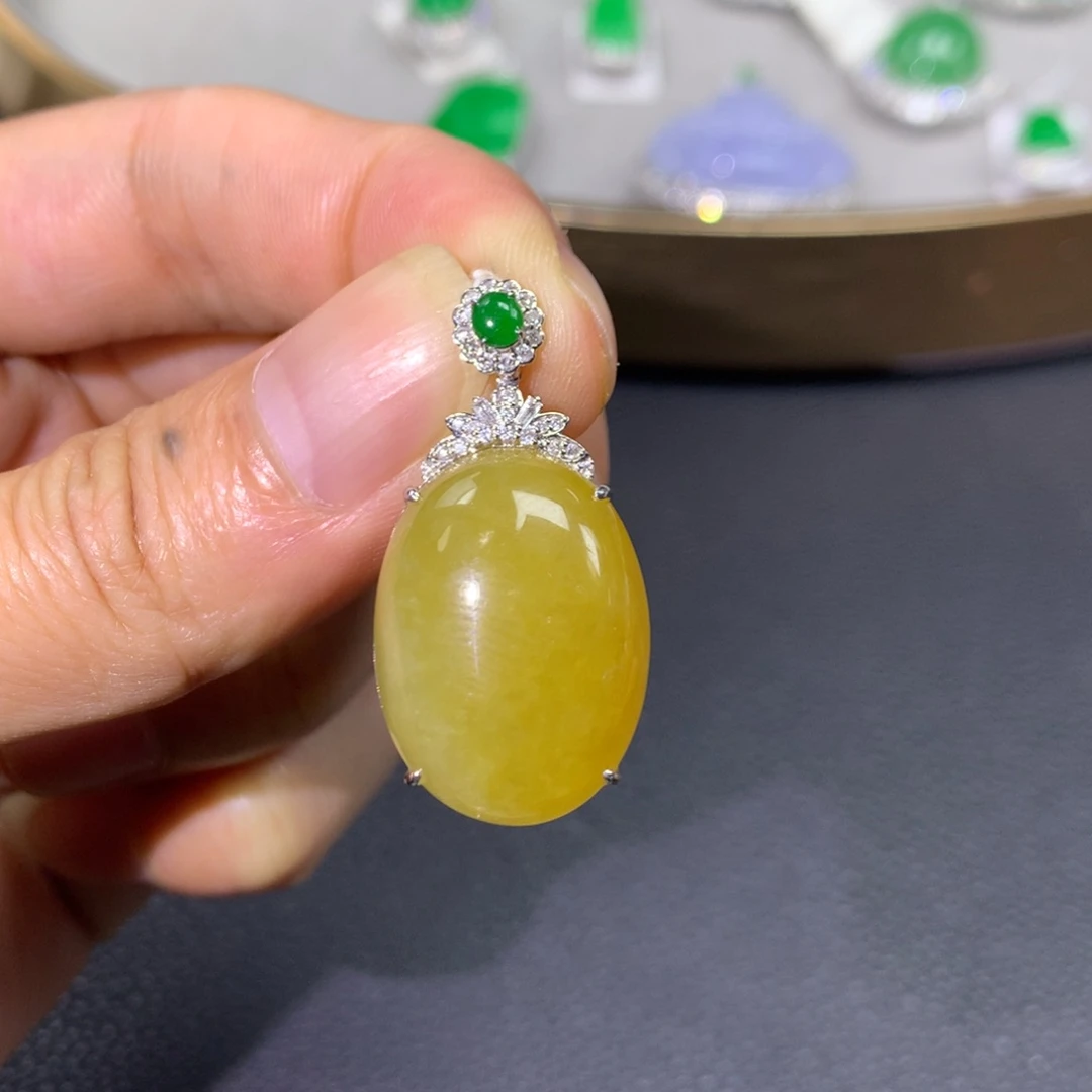 翡翠颈饰18K金镶嵌翡翠
