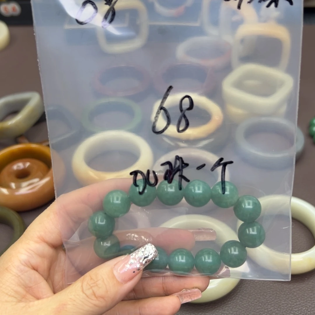 石英质玉手镯未镶嵌奶****?