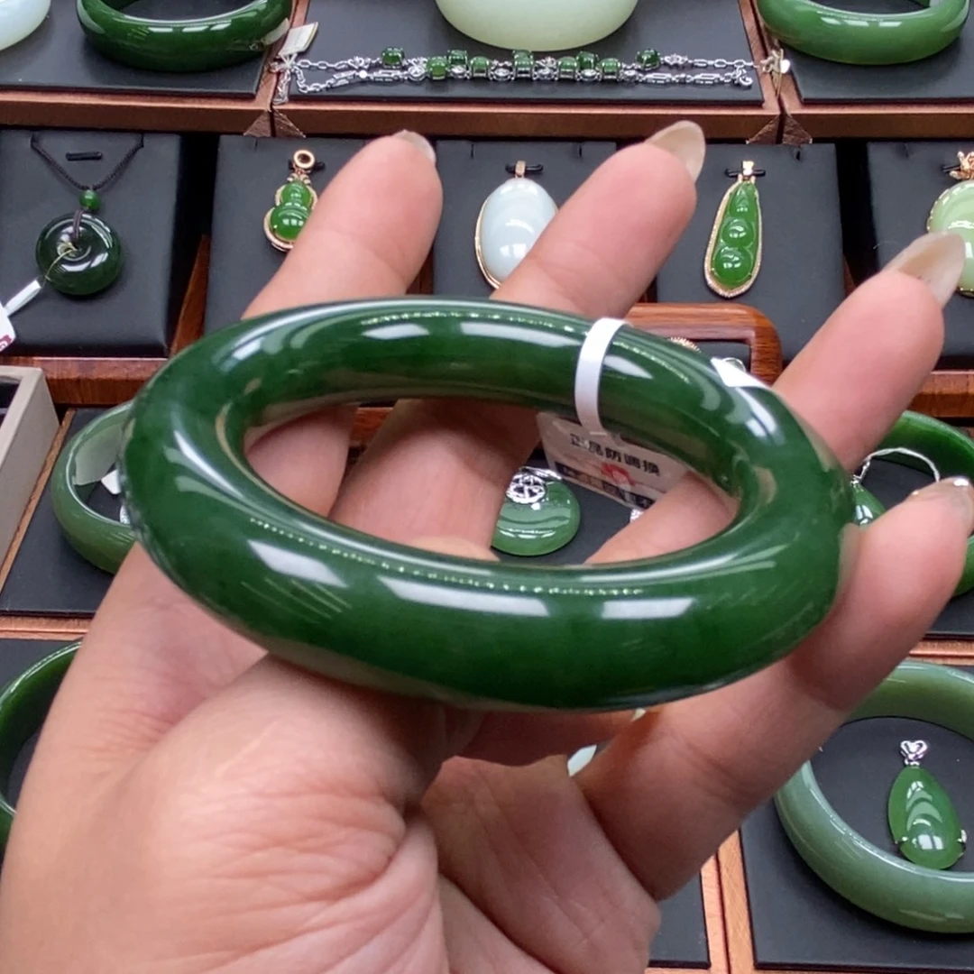 和田玉（碧玉）未镶嵌手镯