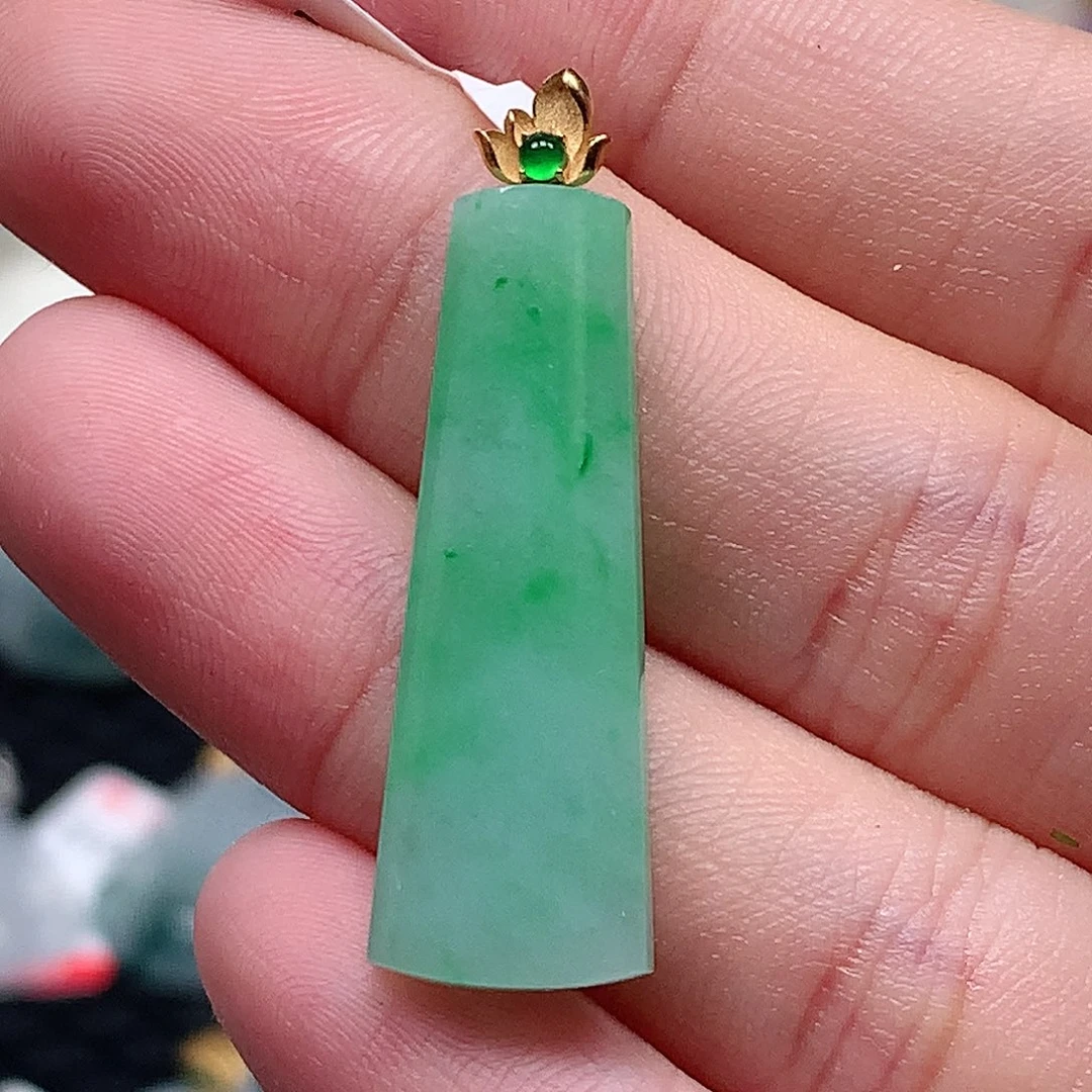 颈饰18K金镶嵌翡翠翡翠吊坠