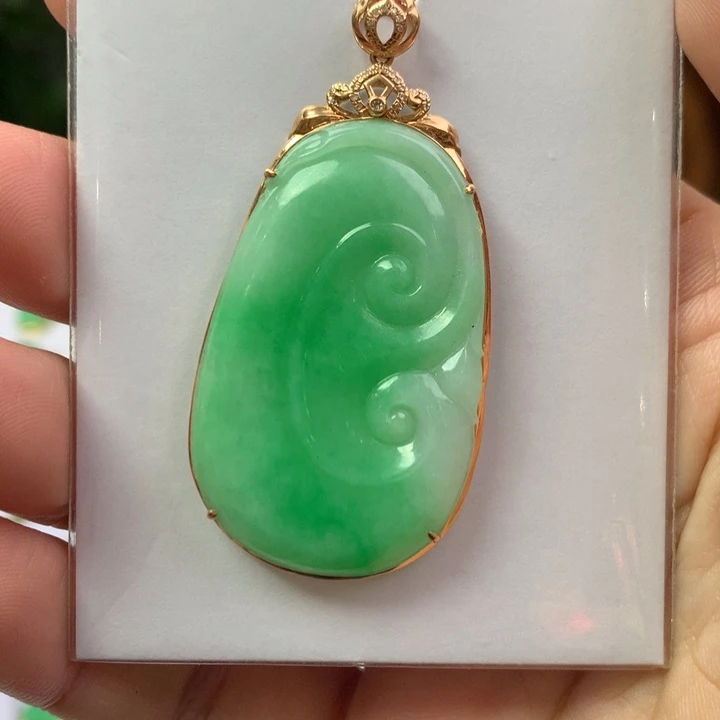 翡翠18K金镶嵌颈饰翡翠吊坠