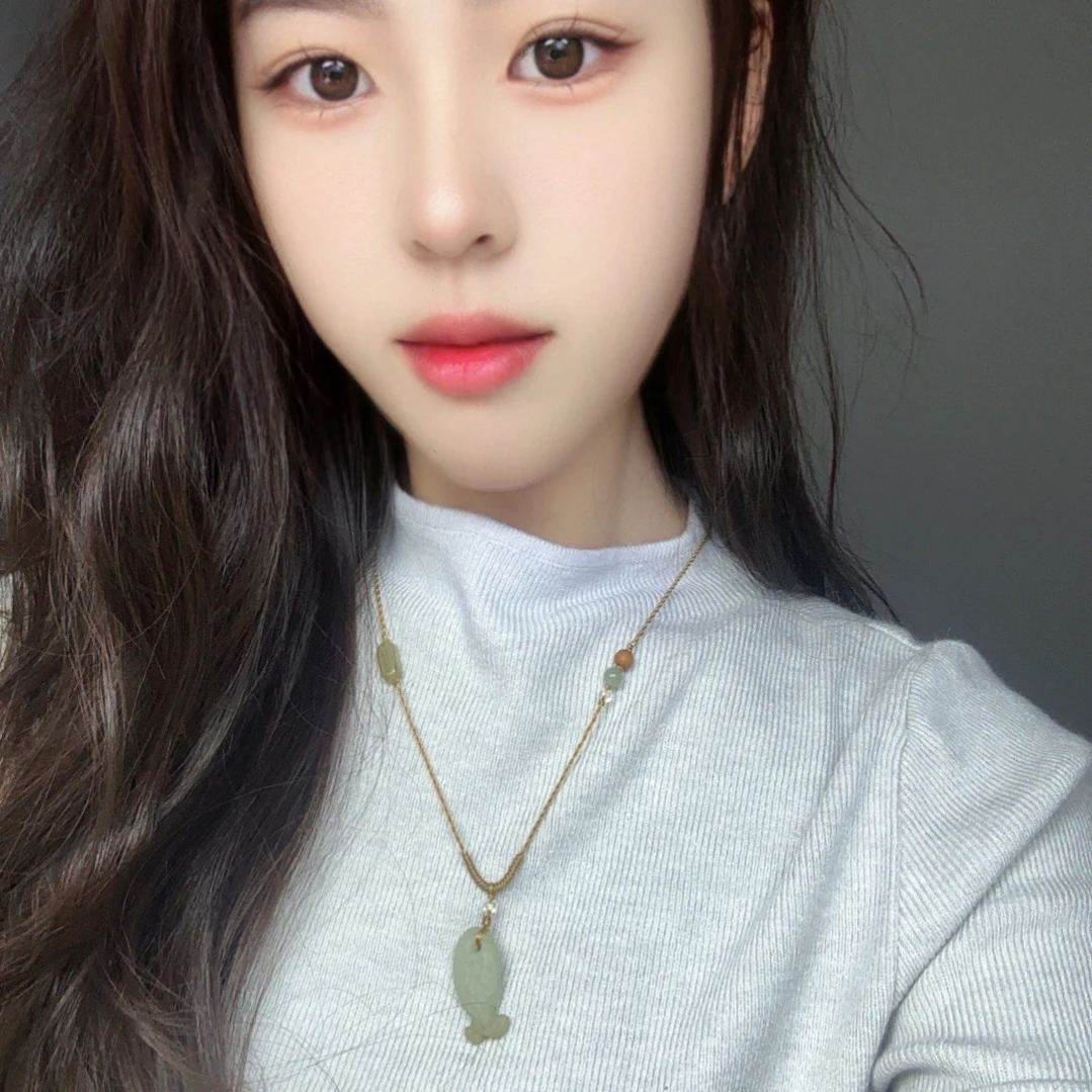 女士吊坠和田玉新疆糖白小鱼吊坠年年有余