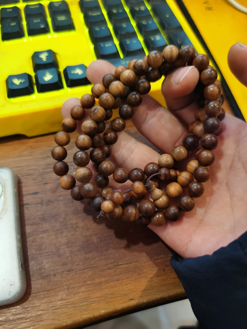 08-108红肉横纹瑕疵，不确定沉水，手串30克，多样性发其一